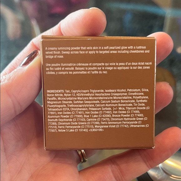 BECCA Bronze Glow Highlighter Compact - Picture 6 of 8